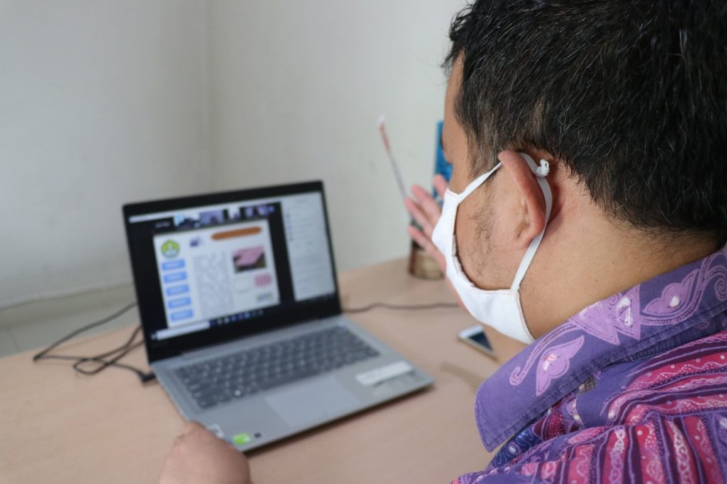 Gadget Sebagai Guru